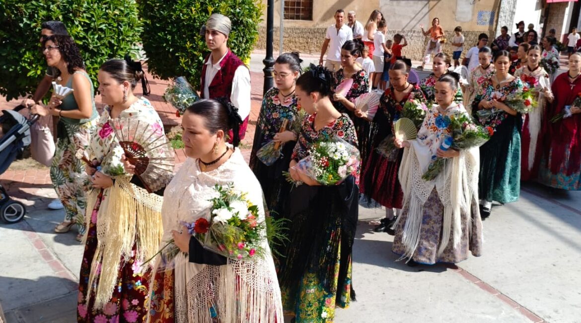 Torrente de Cinca celebra su día grande recuperando la tradición de vestir el traje tradicional