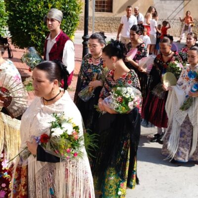 Torrente de Cinca celebra su día grande recuperando la tradición de vestir el traje tradicional