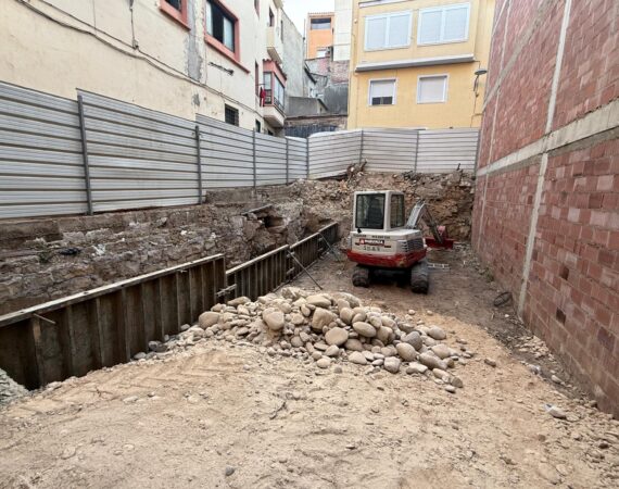 Comienzan las obras para la nueva plaza en la calle Mayor de Fraga