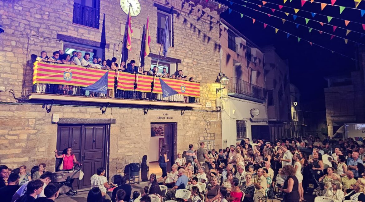 Ontiñena arranca sus fiestas con un homenaje a los colectivos que han luchado contra los incendios