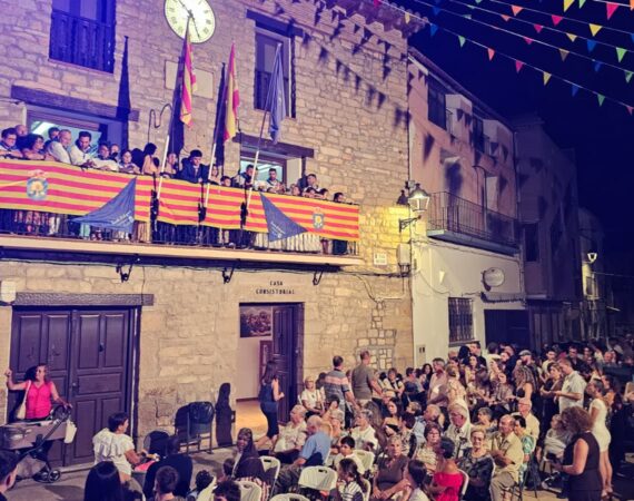Ontiñena arranca sus fiestas con un homenaje a los colectivos que han luchado contra los incendios