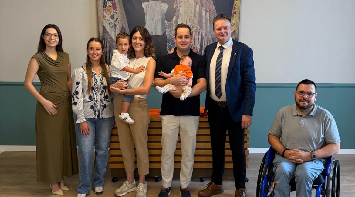Cerca de 70 fragatinos reciben la pañoleta para vivir su primer Pilar