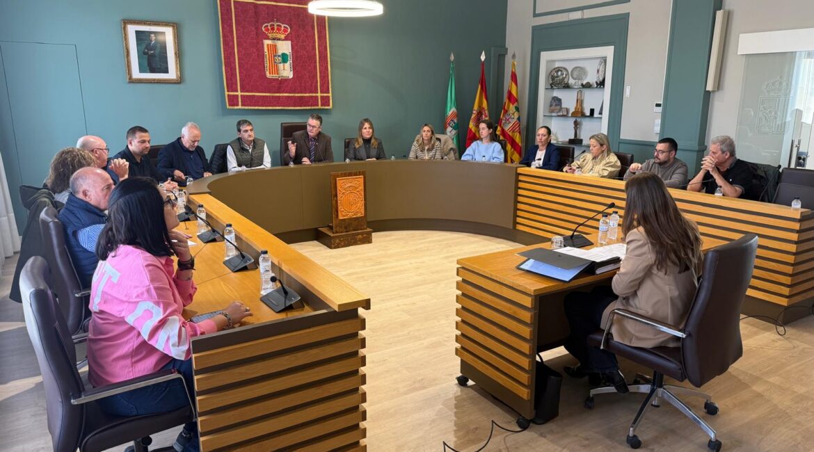 Unanimidad en el Pleno de Fraga para incorporar pistolas táser y defensas extensibles para la Policía Local