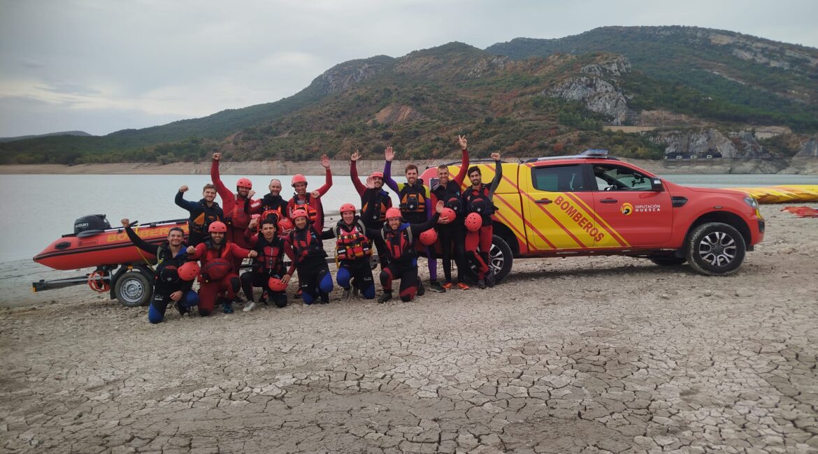 Veinticuatro bomberos de la Diputación de Huesca toman posesión tras cuatro meses de formación intensiva y prácticas